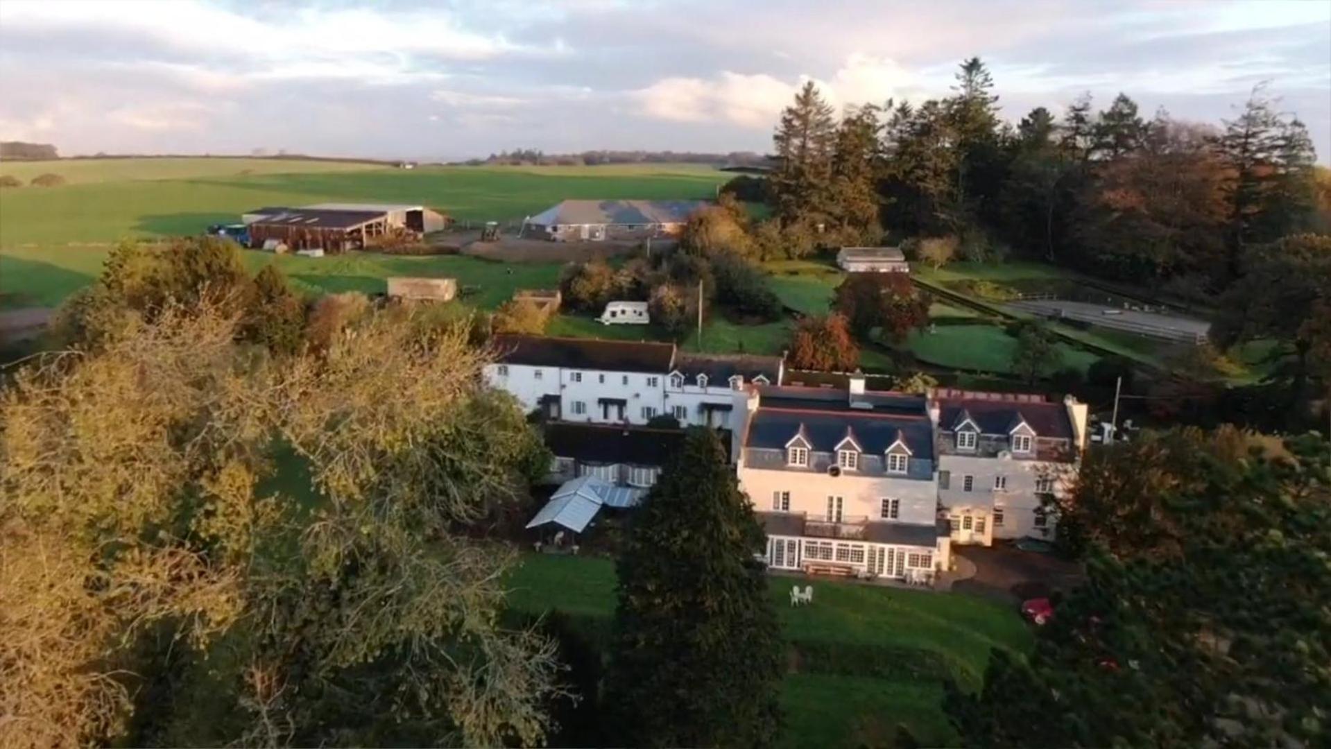 No 4 Trelawney Apartment - Onsite Bar - Restaurant - Horse Riding Menheniot Экстерьер фото